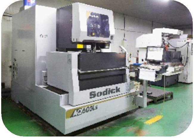 慢走丝线切割车间