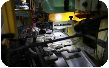 自制自动加工设备(保持环自动冲孔）